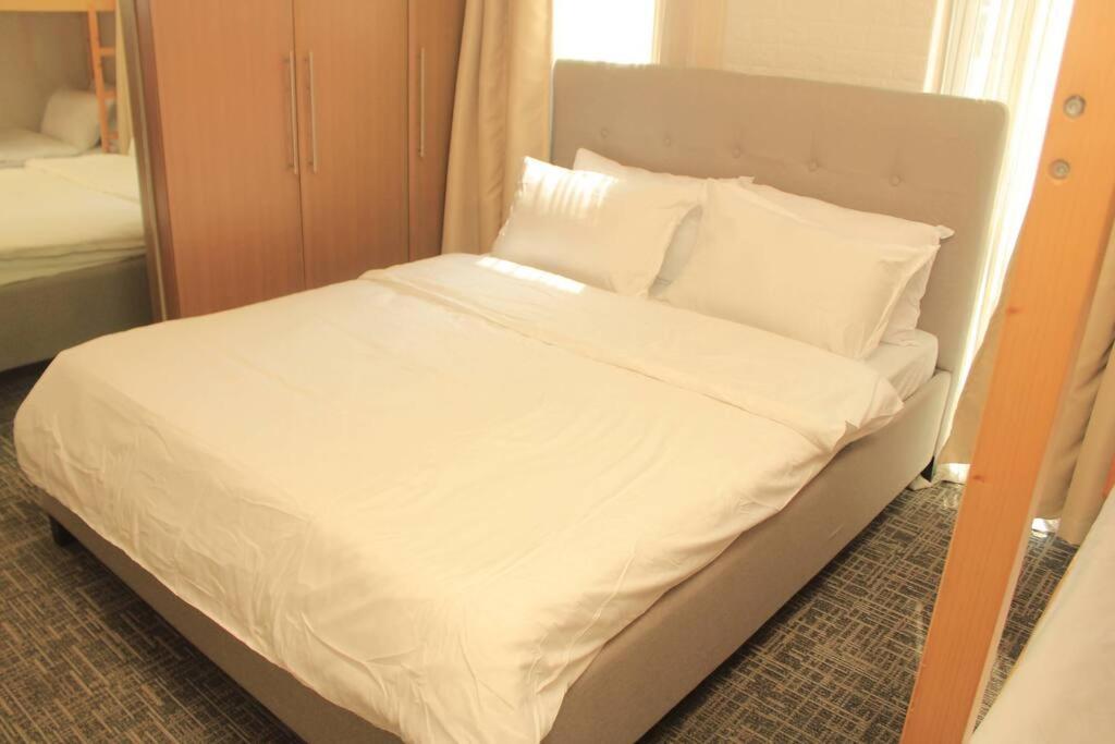 A2J Luxury 1Br Balcony Suite Near Venice Mall Bgc Manila Zewnętrze zdjęcie