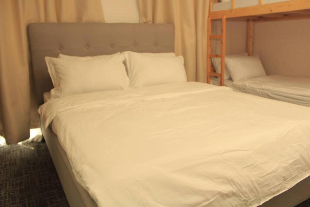 A2J Luxury 1Br Balcony Suite Near Venice Mall Bgc Manila Zewnętrze zdjęcie