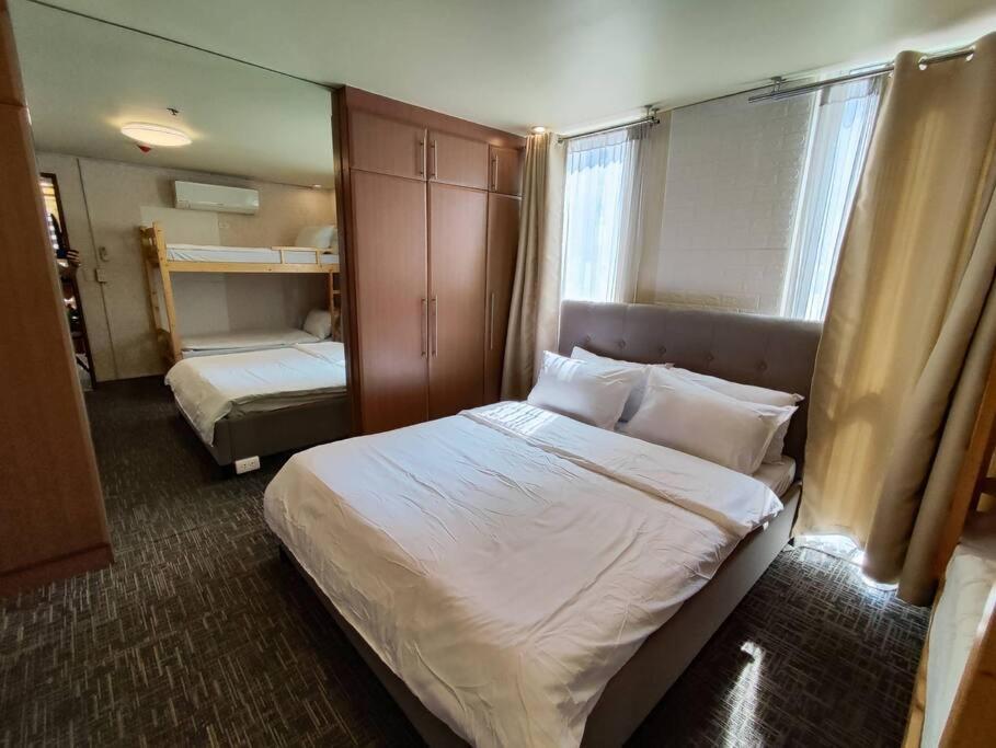 A2J Luxury 1Br Balcony Suite Near Venice Mall Bgc Manila Zewnętrze zdjęcie